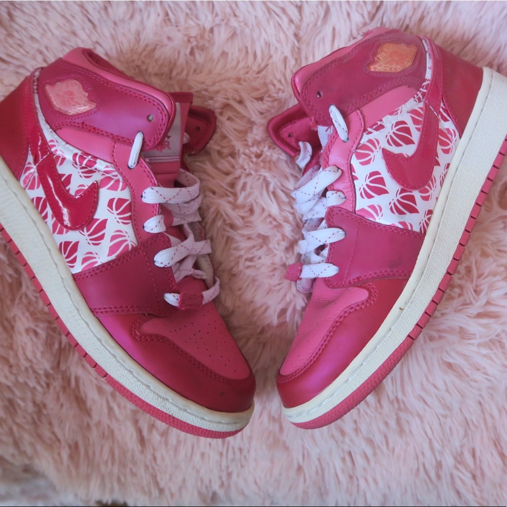 Jordan’s size 6y women’s 7.5